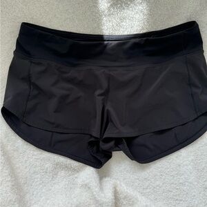 Lululemon sped up 2.5” shorts